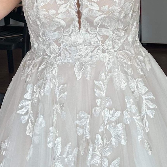 Wedding Dress - Picture 5 of 7